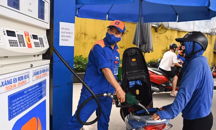 Giá xăng giảm tiếp, về 20.330 đồng/lít