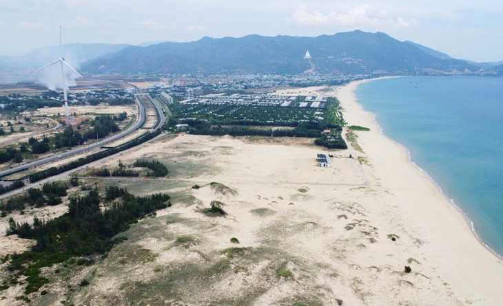 Dự án Khu du lịch Phương Mai Bay hiện vẫn là bãi cát trống đìu hiu Dự án Khu du lịch Phương Mai Bay hiện vẫn là bãi cát trống đìu hiu