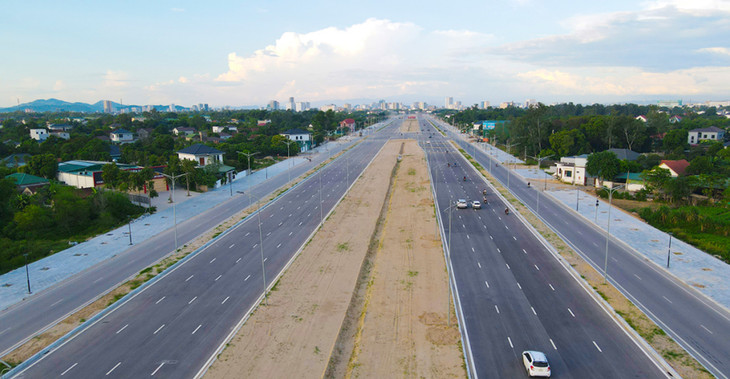 Các phương tiện di chuyển trên đại lộ Vinh - Cửa Lò