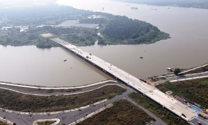 Cầu Vàm Cái Sứt thành đường cụt do dự án thuộc hương lộ 2 chưa thực hiện.