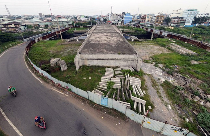 Dự án xây dựng cầu Tân Kỳ - Tân Quý (quận Bình Tân, TPHCM) bị "treo" hơn 4 năm qua. Dự án xây dựng cầu Tân Kỳ - Tân Quý (quận Bình Tân, TPHCM) bị "treo" hơn 4 năm qua.