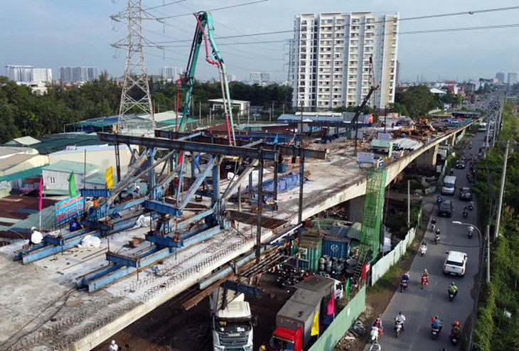 Cầu Nam Lý được hợp long nhịp chính