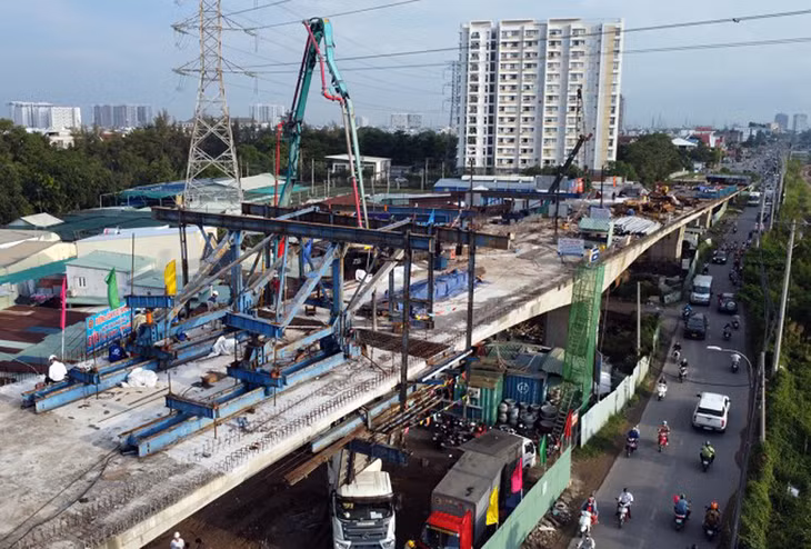 Cầu Nam Lý được hợp long nhịp chính