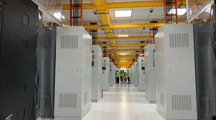 Các thiết bị hiện đại tại đây đều được cung cấp từ các hãng nổi tiếng, uy tín cao tới từ các nước G7 như Cumin, Hitachi, Siement… được lắp đặt theo các tiêu chuẩn quốc tế như IEC 60364, IEC 61439-1&2, IEC61641 , IEC 60947-2... và tiêu chuẩn quản lý chất lượng ISO: 9001:2015 và ISO 14001:2015, ISO 8528-5, NFPA 110… Các thiết bị hiện đại tại đây đều được cung cấp từ các hãng nổi tiếng, uy tín cao tới từ các nước G7 như Cumin, Hitachi, Siement… được lắp đặt theo các tiêu chuẩn quốc tế như IEC 60364, IEC 61439-1&2, IEC61641 , IEC 60947-2... và tiêu chuẩn quản lý chất lượng ISO: 9001:2015 và ISO 14001:2015, ISO 8528-5, NFPA 110…