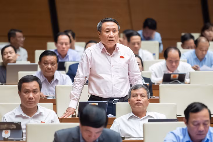 Đại biểu Hà Sỹ Đồng - Đoàn ĐBQH tỉnh Quảng Trị phát biểu tranh luận