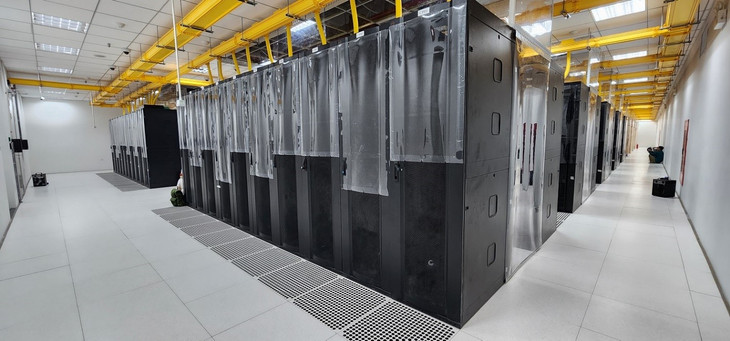 Với việc IDC Hòa Lạc chính thức đi vào hoạt động, hiện VNPT đang sở hữu hệ thống 8 trung tâm dữ liệu lớn và hiện đại bậc nhất Việt Nam. Với việc IDC Hòa Lạc chính thức đi vào hoạt động, hiện VNPT đang sở hữu hệ thống 8 trung tâm dữ liệu lớn và hiện đại bậc nhất Việt Nam.
