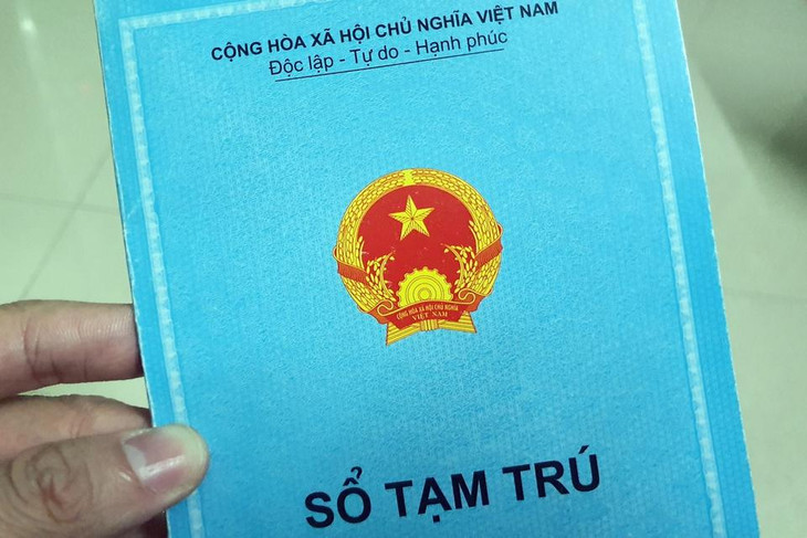 Cựu cảnh sát khu vực Công an Hà Nội Vũ Hải Long bị cáo buộc làm giả 7 tài liệu cư trú. Ảnh minh họa