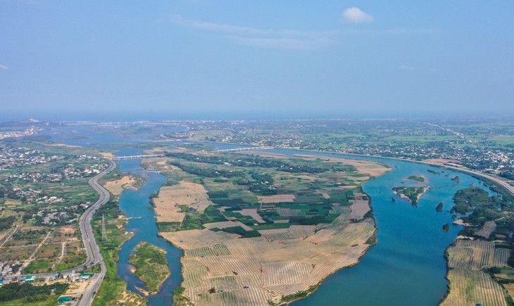 Đảo Ngọc là hòn đảo lớn nhất nằm giữa sông Trà Khúc