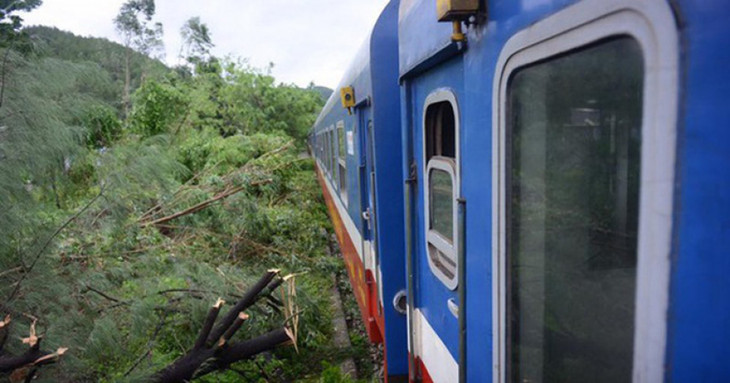 Bão số 3 ảnh hưởng đến hạ tầng một số vị trí trên các tuyến đường sắt phía Bắc