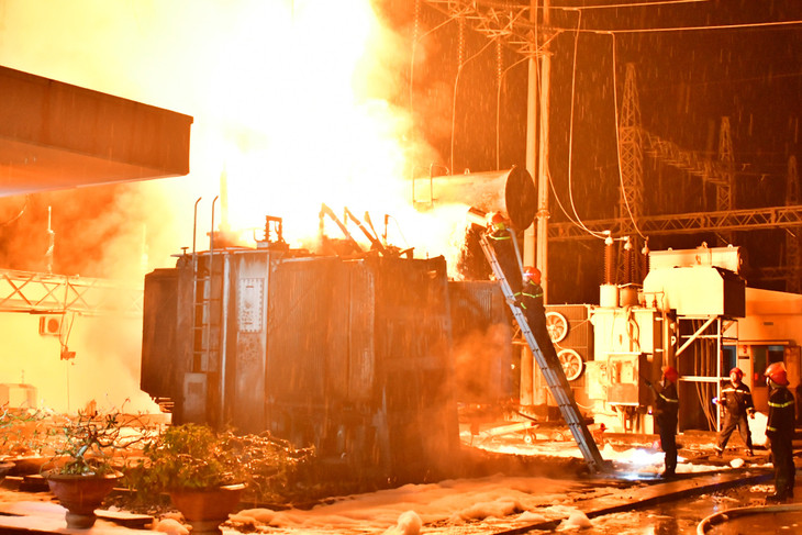 Hiện trường vụ cháy tại trạm biến áp ở thị xã Cai Lậy Hiện trường vụ cháy tại trạm biến áp ở thị xã Cai Lậy