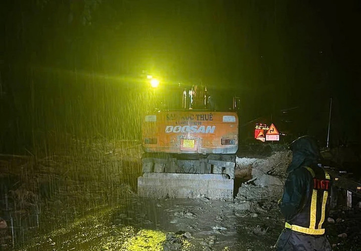 Các đơn vị chức năng đang tập trung giải quyết sạt lở để thông xe Quốc lộ 4D nối Lai Châu và Sa Pa