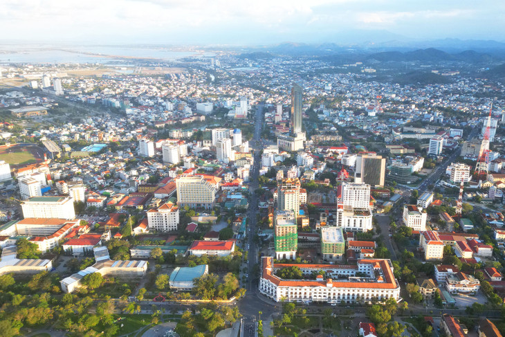 Trung tâm TP. Huế ở bờ nam sông Hương Trung tâm TP. Huế ở bờ nam sông Hương