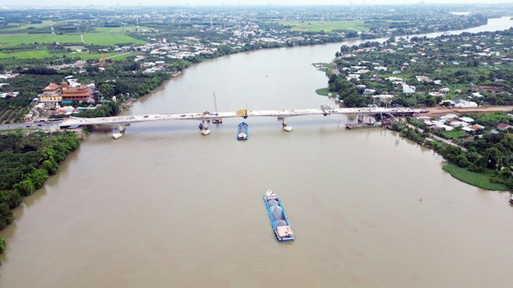 Cầu Bạch Đằng 2 hợp long sau gần 3 năm xây dựng