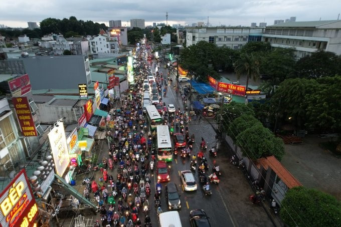 Đoạn đường Đỗ Xuân Hợp nhỏ hẹp, thường xuyên ngập khi mưa lớn