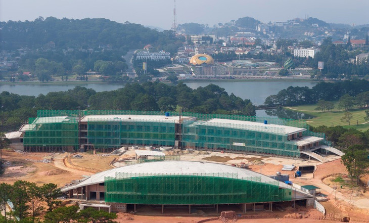 Cận cảnh dự án tòa nhà Câu lạc bô sân Golf tại Đồi Cù.