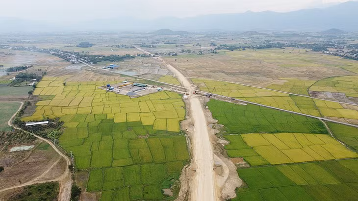 Một đoạn cao tốc Khánh Hòa - Buôn Ma Thuột đang được thi công