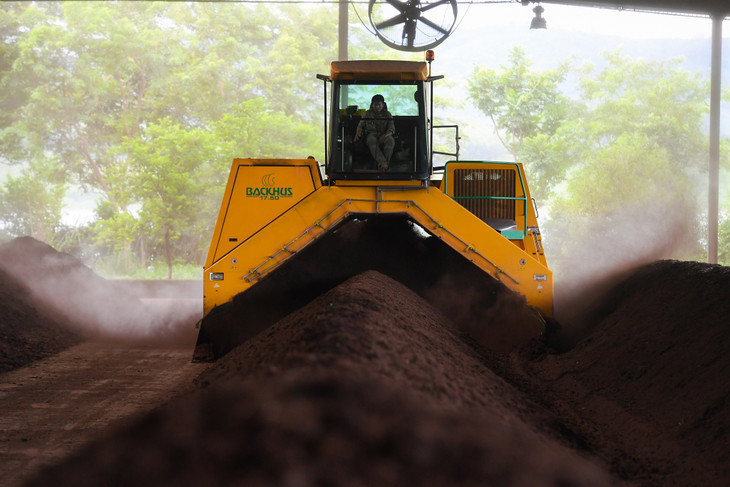 Nhà máy sản xuất phân bón hữu cơ của TH sử dụng các máy móc, công nghệ hiện đại hàng đầu thế giới Nhà máy sản xuất phân bón hữu cơ của TH sử dụng các máy móc, công nghệ hiện đại hàng đầu thế giới