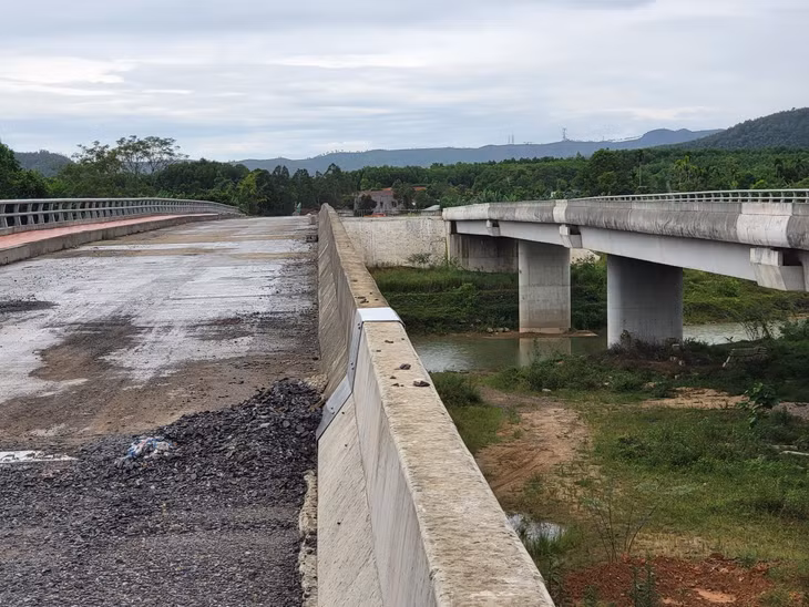 4 hạng mục cầu trên tuyến cũng đã thi công xong từ 2 năm trước