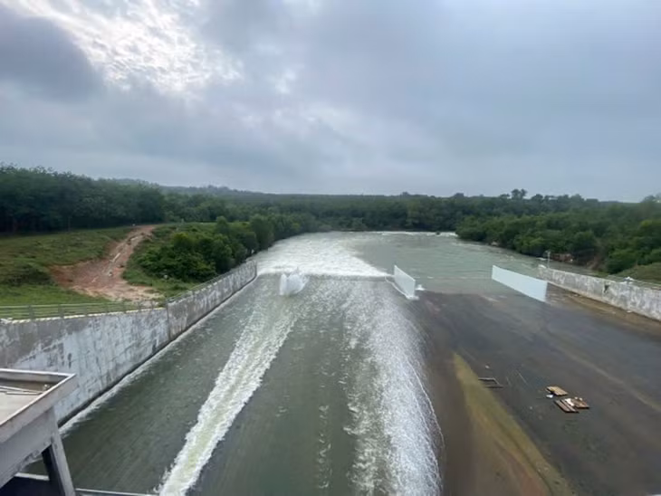 Hồ Dầu Tiếng trong một lần xả tràn về hạ du sông Sài Gòn