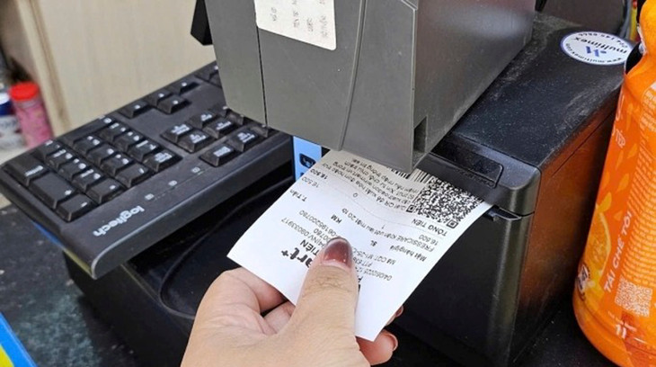 Hóa đơn in từ máy tính tiền tại một siêu thị