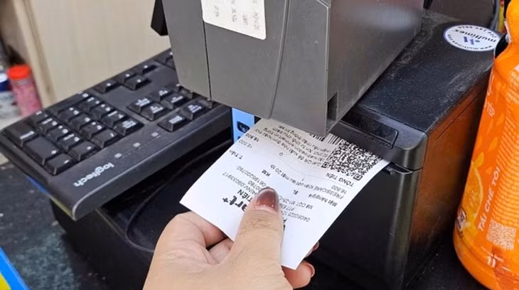 Hóa đơn in từ máy tính tiền tại một siêu thị