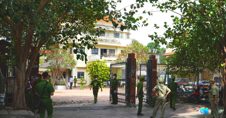 Tổ thi hành án công bố quyết định cưỡng chế thi hành án tại 129 Pasteur ngày 24/3