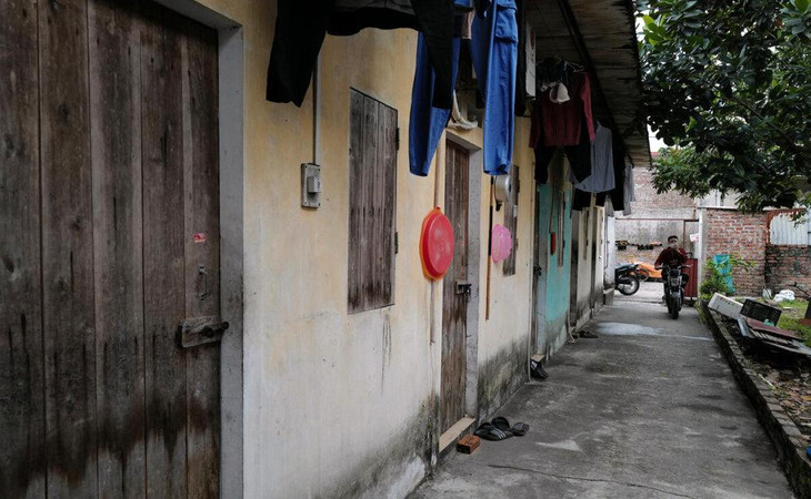 Dãy trọ trong Khu công nghiệp Bắc Thăng Long (Đông Anh, Hà Nội) vắng lặng khi công nhân đi làm