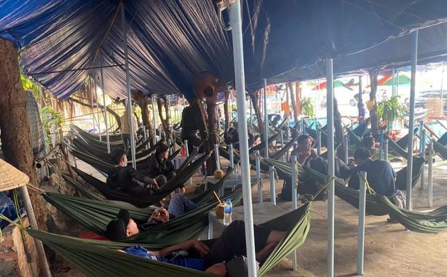 Nhiều công trình ở Bãi Sau xây trái phép.