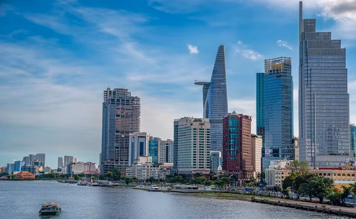 Góc nhìn trên cao từ cầu Thủ Thiêm 2 về trung tâm TP.HCM. Nơi đây, người dân có thể quan sát các tòa nhà biểu tượng của thành phố.