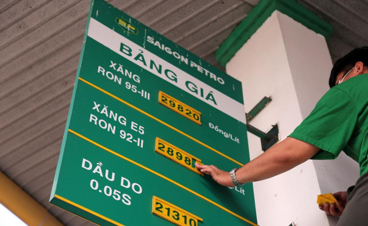 Cơ quan thường trực của Quốc hội yêu cầu Chính phủ rà soát, điều chỉnh các loại thuế, phí và các yếu tố cấu thành giá cơ sở, định mức hao hụt, chi phí, lợi nhuận định mức...