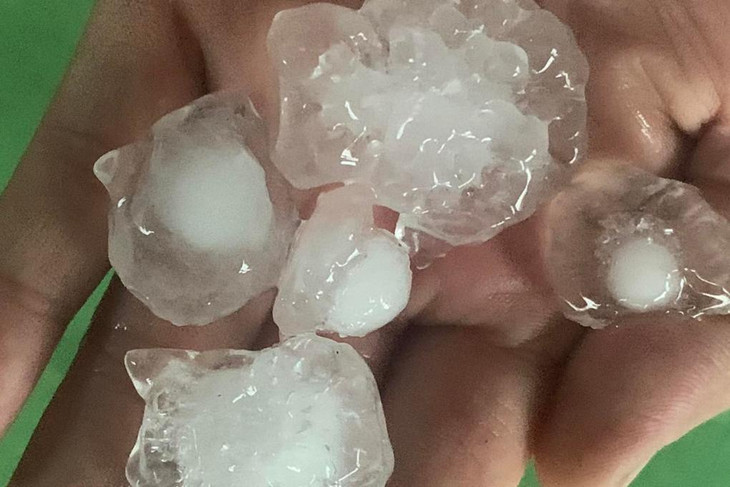 Mưa đá xuất hiện ở các xã Hương Lâm, Đông Sơn của huyện miền núi A Lưới