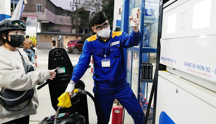 Từ 15h ngày 21/3, xăng giảm 630 - 650 đồng/lít, tùy loại Từ 15h ngày 21/3, xăng giảm 630 - 650 đồng/lít, tùy loại