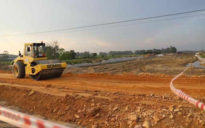 Công trường thi công cao tốc Diễn Châu - Bãi Vọt Công trường thi công cao tốc Diễn Châu - Bãi Vọt