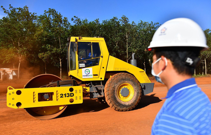 Kinh phí thực hiện gói thầu số 4 khoảng 900 tỷ đồng, hiện đạt khoảng 30% khối lượng công việc, cơ bản đảm bảo yêu cầu tiến độ.