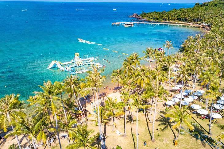 Đảo Hòn Thơm sở hữu cảnh sắc thiên nhiên hoang sơ, thơ mộng. Ảnh: Shutterstock