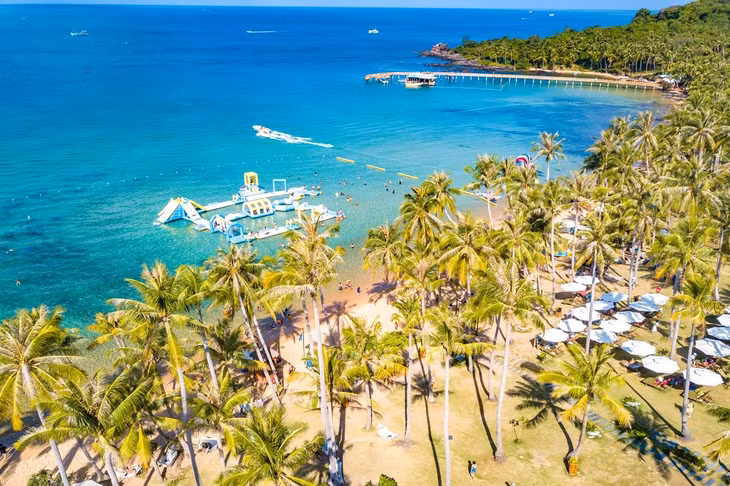 Đảo Hòn Thơm sở hữu cảnh sắc thiên nhiên hoang sơ, thơ mộng. Ảnh: Shutterstock