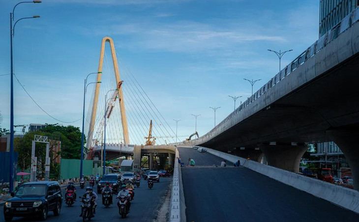 Nhánh N2 với 2 làn xe (nhánh kẹp bên hông của nhánh chính xuống đường Tôn Đức Thắng và Nguyễn Hữu Cảnh) đã được hoàn thành trải thảm nhựa 2 lớp. Nhánh N2 với 2 làn xe (nhánh kẹp bên hông của nhánh chính xuống đường Tôn Đức Thắng và Nguyễn Hữu Cảnh) đã được hoàn thành trải thảm nhựa 2 lớp.