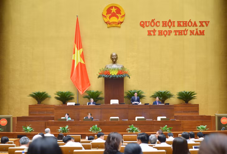 Phó Chủ tịch Quốc hội Nguyễn Khắc Định điều hành phiên họp