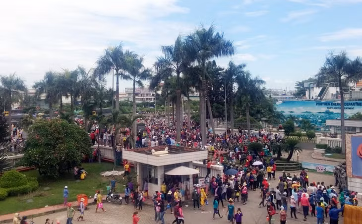 Công nhân Công ty PouYuen chấm dứt hợp đồng lao động được nhận tiền hỗ trợ của doanh nghiệp. Ảnh minh họa Công nhân Công ty PouYuen chấm dứt hợp đồng lao động được nhận tiền hỗ trợ của doanh nghiệp. Ảnh minh họa