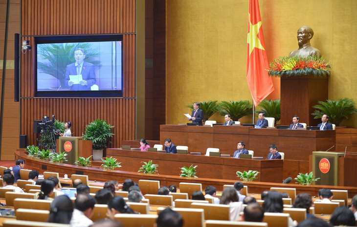 Phó Chủ tịch Quốc hội Nguyễn Đức Hải cho biết, sau 1,5 ngày họp tại hội trường, đã có 75 đại biểu Quốc hội phát biểu, có 13 đại biểu tham gia tranh luận, 6 Bộ trưởng, trưởng ngành đã giải trình, làm rõ các vấn đề đại biểu Quốc hội quan tâm. Phó Chủ tịch Quốc hội Nguyễn Đức Hải cho biết, sau 1,5 ngày họp tại hội trường, đã có 75 đại biểu Quốc hội phát biểu, có 13 đại biểu tham gia tranh luận, 6 Bộ trưởng, trưởng ngành đã giải trình, làm rõ các vấn đề đại biểu Quốc hội quan tâm.