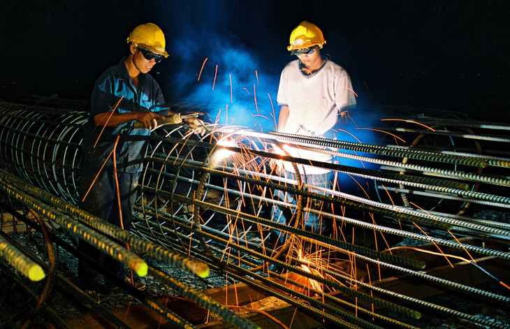 Nhiều doanh nghiệp sản xuất tại các tỉnh phía Nam thực hiện điều chỉnh phụ tải để đồng hành cùng ngành Điện tăng cường tiết kiệm điện