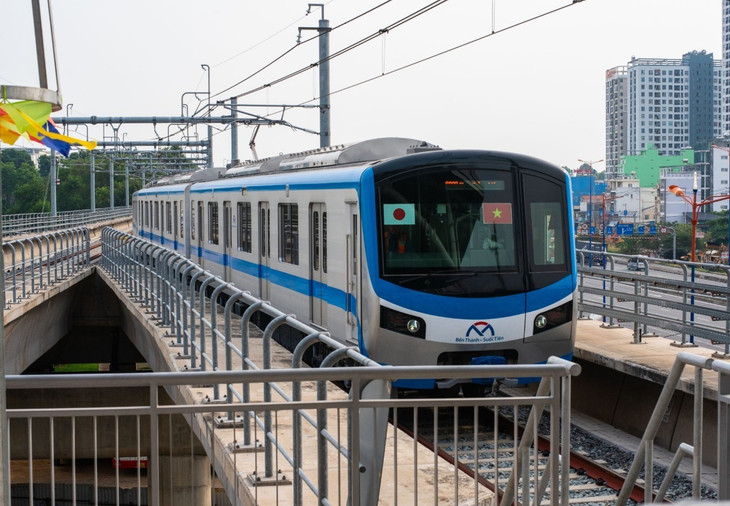 Tuyến Metro số 1 chạy thử tàu đoạn trên cao