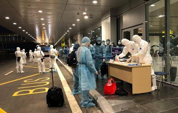 Sân bay Vân Đồn đón nhiều hành khách từ vùng dịch về nước
