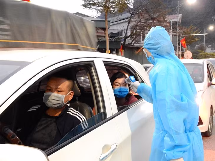 Một chốt kiểm soát tại phường Hà Phong, TP Hạ Long, giáp với TP Cẩm Phả