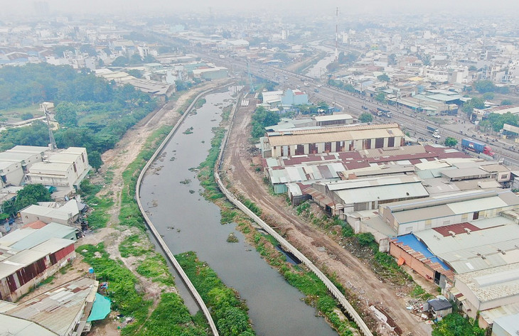 Kênh Tham Lương - Bến Cát, đoạn chảy qua quận Bình Tân