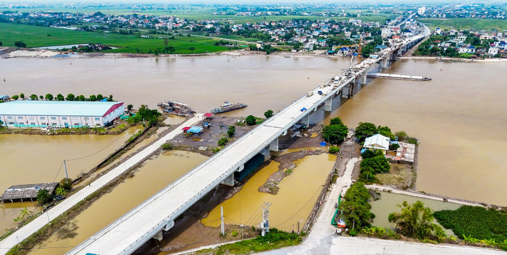 Cầu Đống Cao có chiều dài 761,8m bắc qua sông Đào