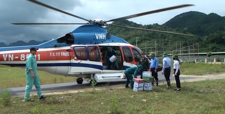 Bộ Quốc phòng đã lệnh cho máy bay của Công ty Trực thăng Miền Bắc tham gia vận chuyển hàng hóa cứu trợ vùng lũ