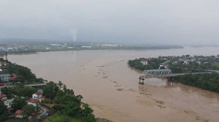 Cầu Phong Châu sau khi bị sập