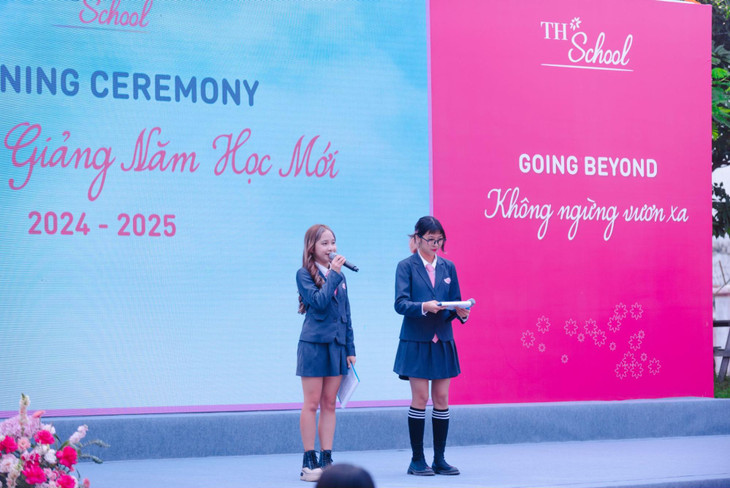 Thuỷ Linh tự tin biểu diễn và dẫn chương trình tại lễ khai giảng 2024-2025 tại TH School Thuỷ Linh tự tin biểu diễn và dẫn chương trình tại lễ khai giảng 2024-2025 tại TH School