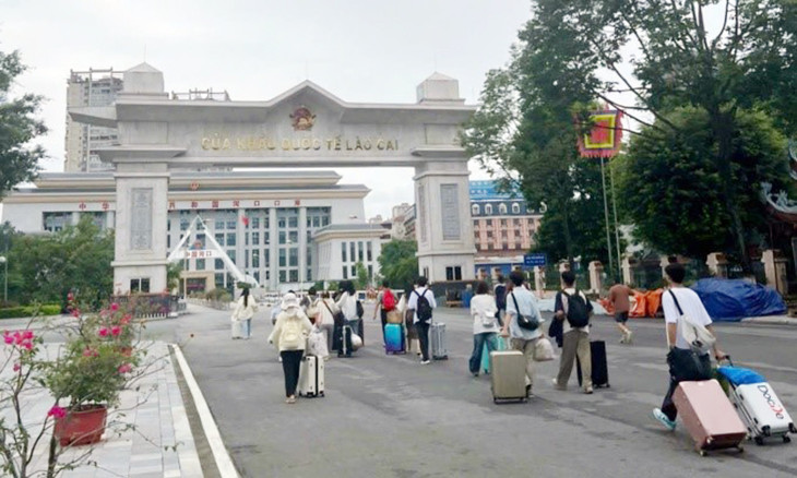 Cửa khẩu quốc tế Lào Cai hoạt động trở lại, lúc 11h ngày 11/9